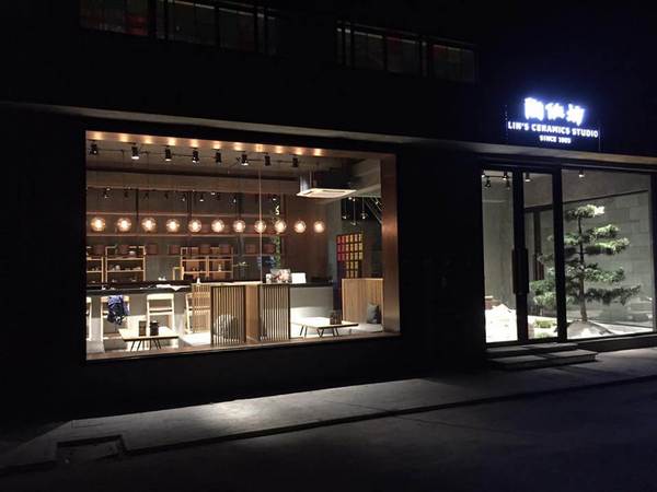 头号陶贩:从地摊卖烟灰缸到台湾80%的茶人茶馆都用他做的茶器