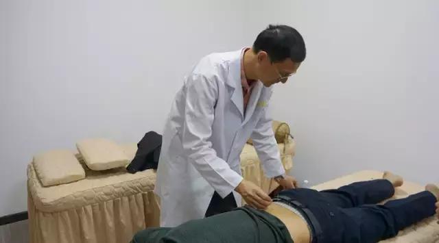 “针灸男神”刘炫斯:身体不适别去美容院,至诚金方才靠谱