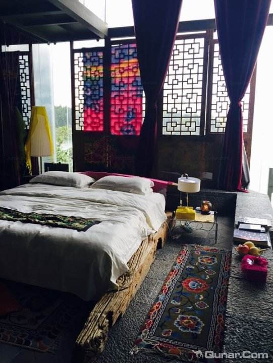 杨丽萍大理酒店暂停营业，网友反映：5000块左右是日常价格