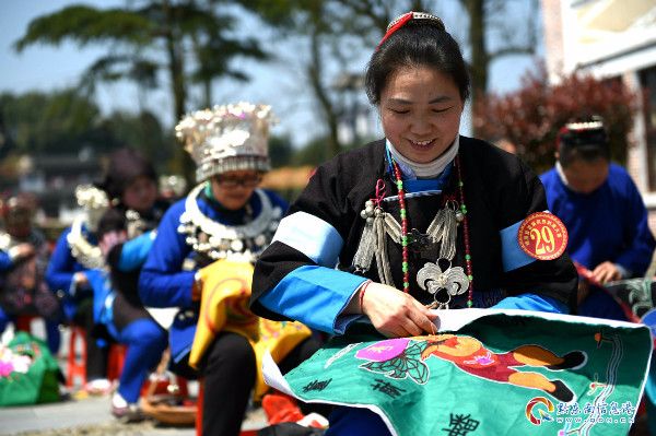 玩偶设计师林良如:怪趣毛毡展览——《23个小怪兽》