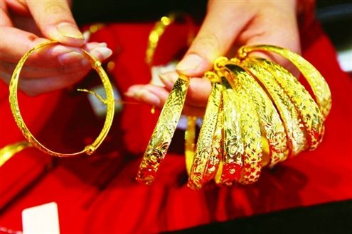 卖黄金的老板靠什么赚钱,卖黄金的销售靠什么挣钱