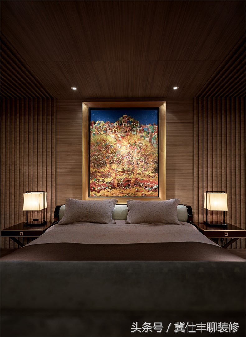 富豪的两栋别墅连为一体,一栋家人住,另一栋招待客人