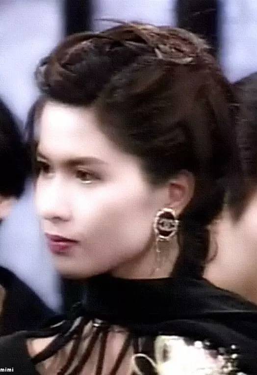 她是TVB神剧里的蛇蝎美人,烈焰焚情,酣畅复仇