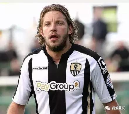 他拒绝亲吻曼联队徽，却为红魔断腿流血从不后悔！这才是真斗士