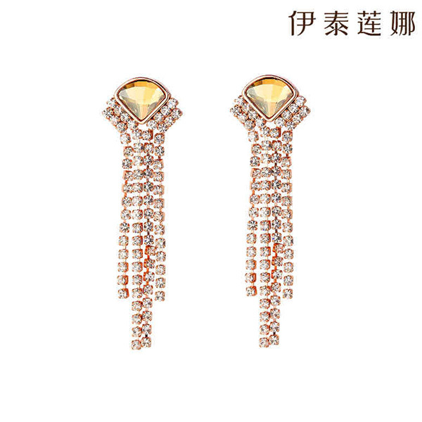 每个人应具备一条小黑裙,每个女生夏天都应该有条小黑裙