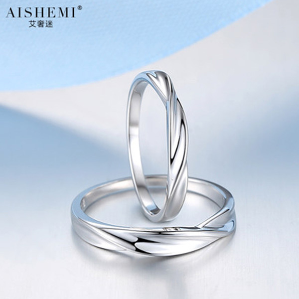 每个人应具备一条小黑裙,每个女生夏天都应该有条小黑裙