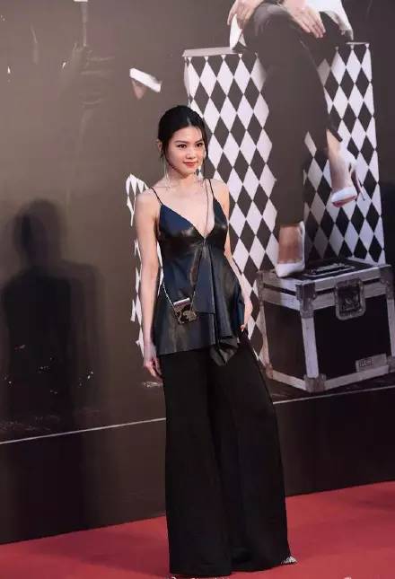 千篇一律穿搭,花里胡哨颜色穿搭