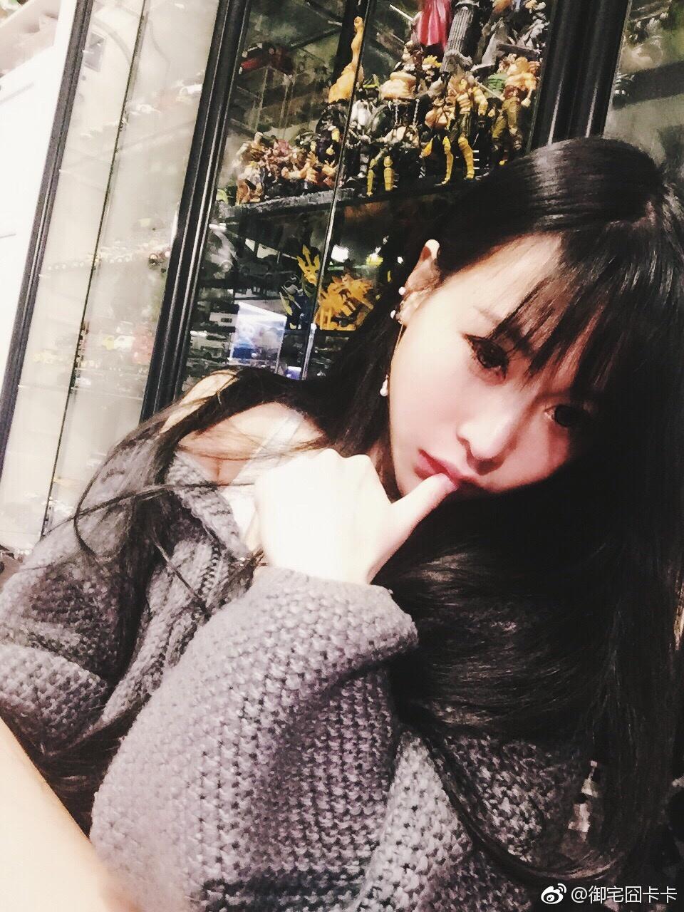 鏂楅奔鐜板湪涓夐獨鍒嗗埆鏄摢浜涗汉,鏂楅奔鐩存挱涓夐獨鏄皝