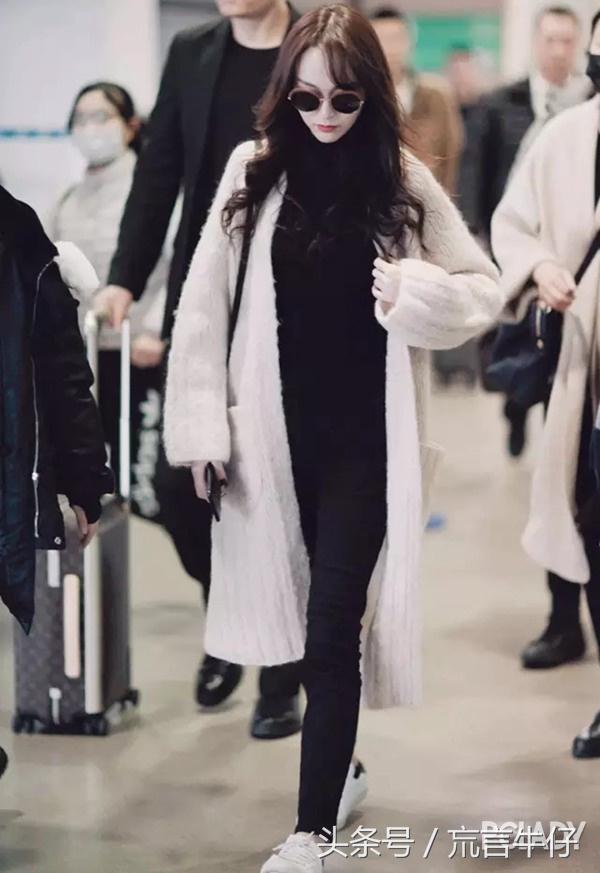 开春针织开衫外套搭配什么内搭,新款时尚牛仔外套风衣