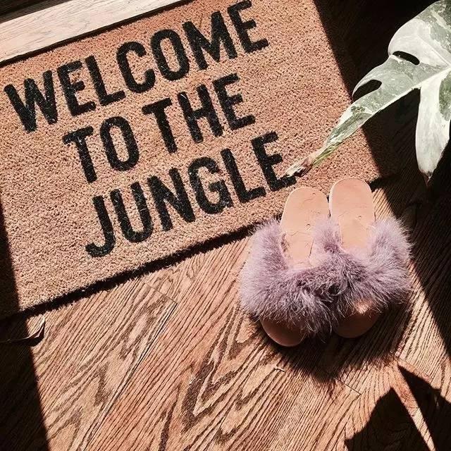 有款很贵却很丑的拖鞋,一双几十块的拖鞋值得买吗