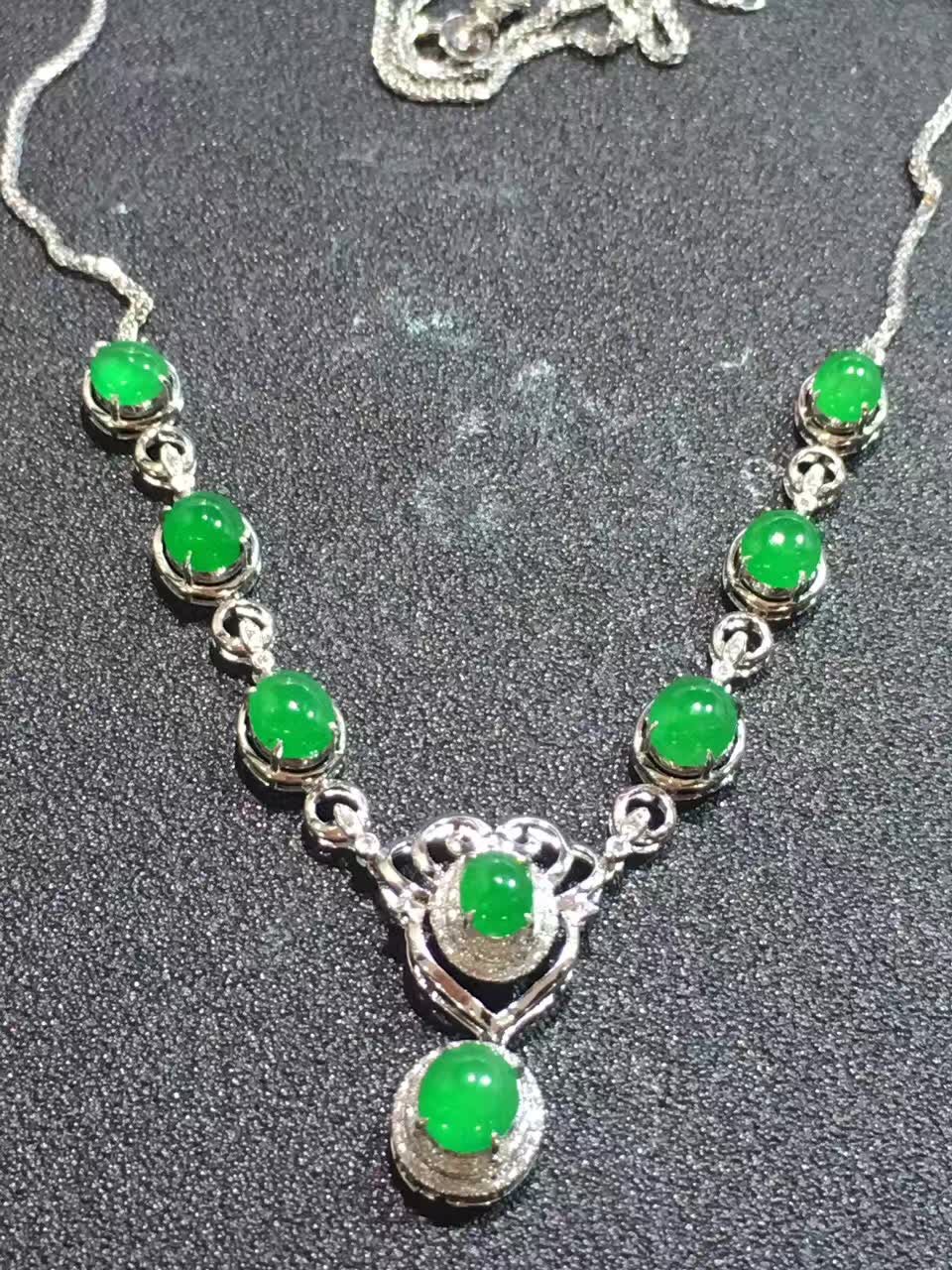 有些人为了这些与翡翠相似的玉石而倾家荡产！