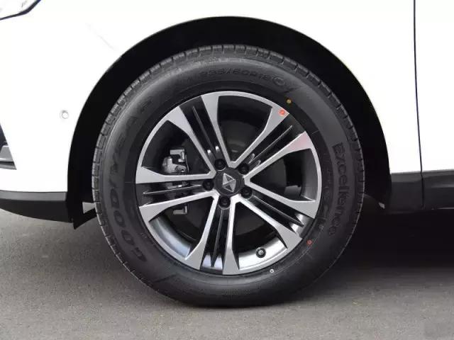 宝沃bx7两驱好还是四驱好,宝沃bx7四驱真实感受