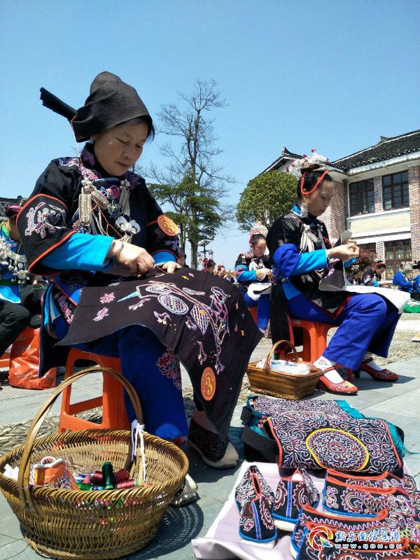 玩偶设计师林良如:怪趣毛毡展览——《23个小怪兽》