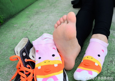 脚干裂开刀有什么好办法 (请问专家脚干裂怎么治)