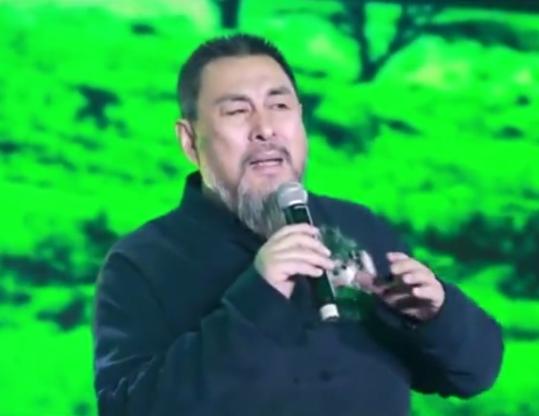 中国最牛锅炉工，塑造经典角色至今无人超越，与妻子恩爱携手幸福