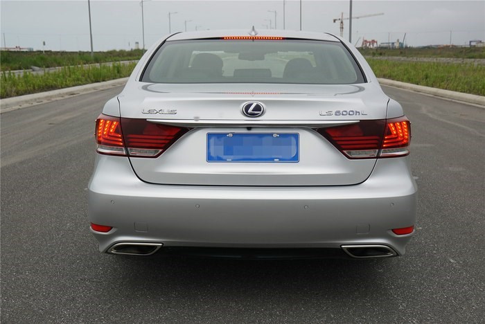238万的雷克萨斯LS600，能和宝马奔驰对抗的日系车！