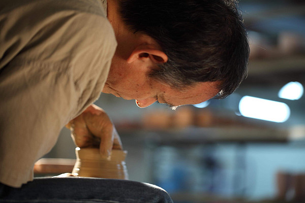 头号陶贩:从地摊卖烟灰缸到台湾80%的茶人茶馆都用他做的茶器