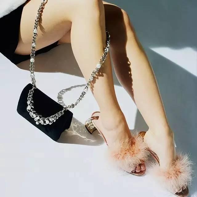 有款很贵却很丑的拖鞋,一双几十块的拖鞋值得买吗