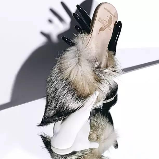 有款很贵却很丑的拖鞋,一双几十块的拖鞋值得买吗