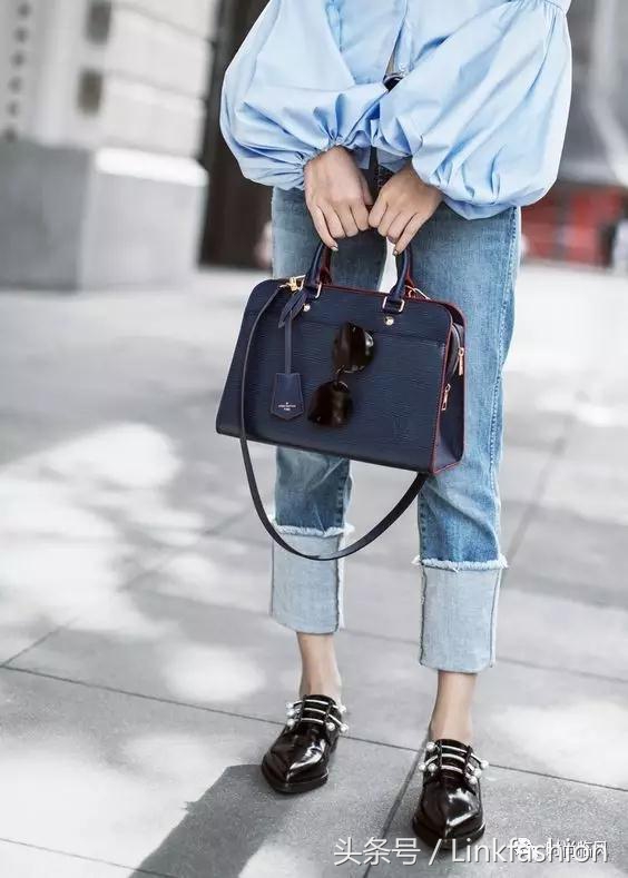 一双鞋,火过大牌包