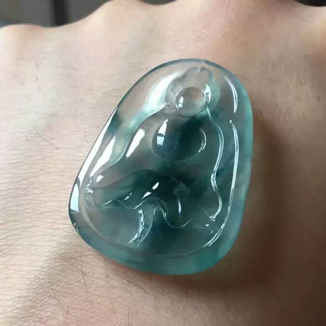 起胶起莹的翡翠视频,翡翠的起胶什么意思