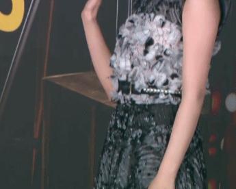 章子怡与周冬雨获奖名单,章子怡赵薇周冬雨黑礼服亮相