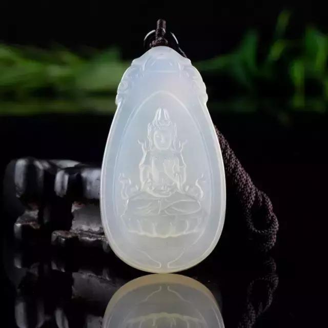 黄龙玉手镯费料,导致黄龙玉手镯价格高?