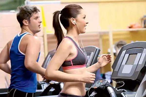 “针灸男神”刘炫斯:身体不适别去美容院,至诚金方才靠谱