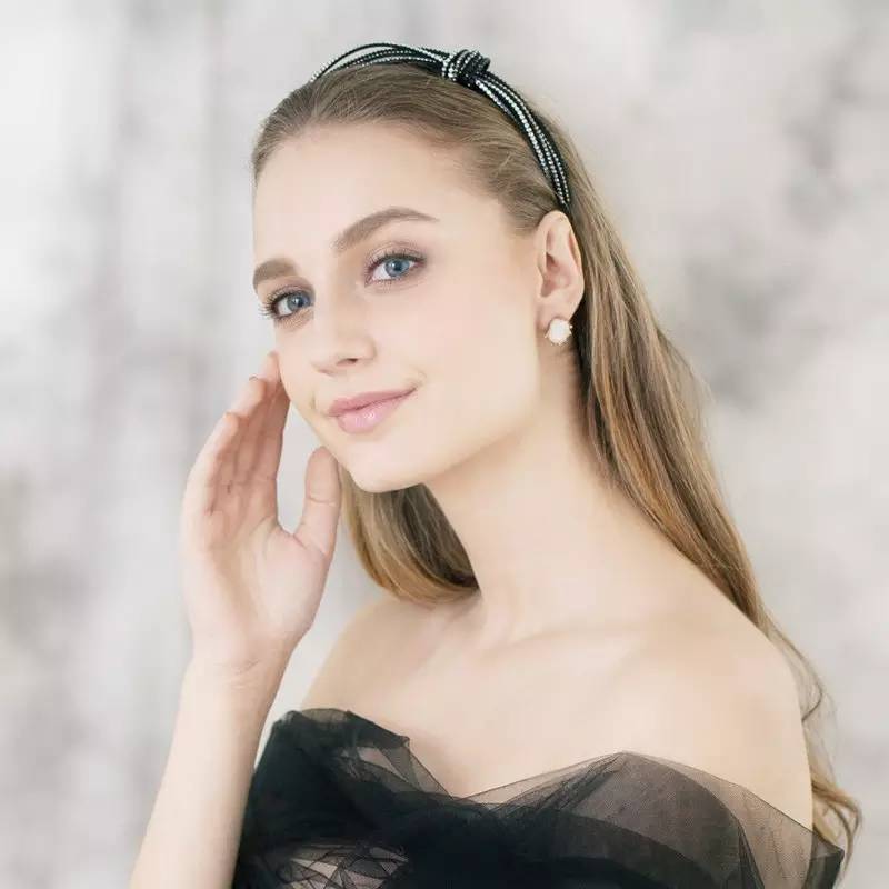 春季刮风头发乱糟糟，我有这些“治愈”法宝！