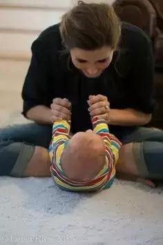 宝宝头部不稳定是什么原因,宝宝头部下垂是什么原因