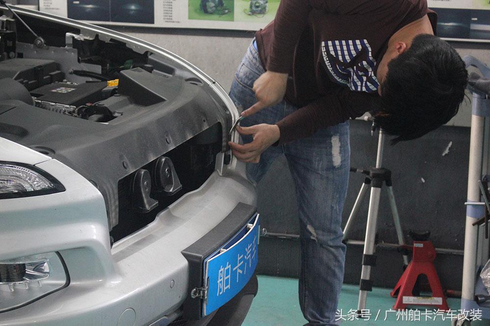 吉普自由光大灯改装,jeep自由光改装海拉5透镜