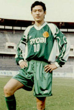 杨晨被授予德甲传奇球星称号,杨晨获得过亚洲足球先生吗