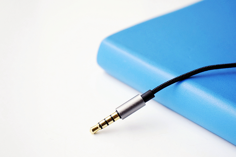 性价比入耳式耳机音质,性价比高的混音耳机