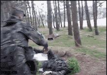 女生生西瓜,妹子吃冰镇西瓜拉肚子