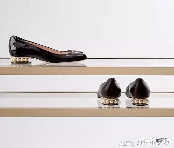 一双鞋,火过大牌包