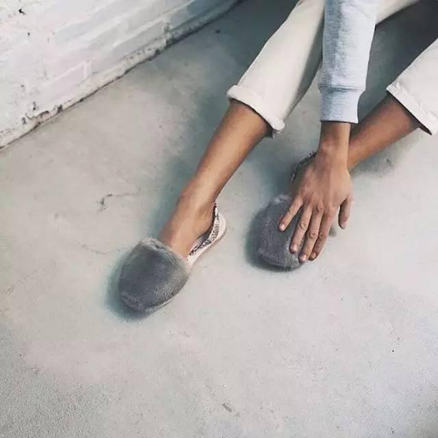 有款很贵却很丑的拖鞋,一双几十块的拖鞋值得买吗