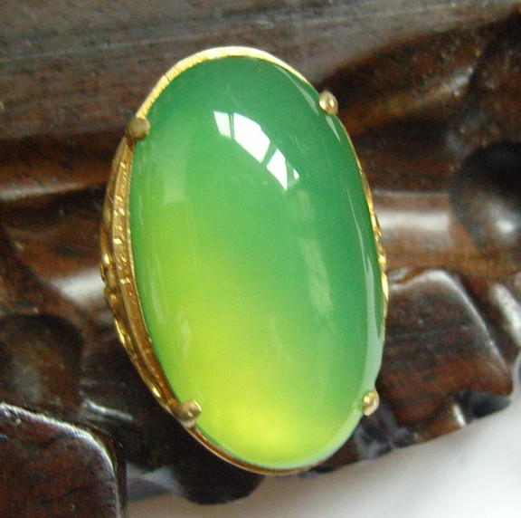 有些人为了这些与翡翠相似的玉石而倾家荡产！