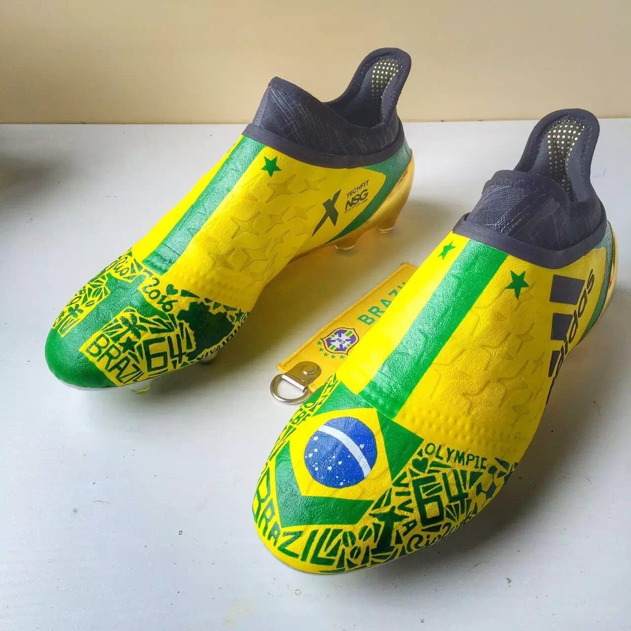 都说了没有Supreme×Yeezy这回事,你们为什么还要买