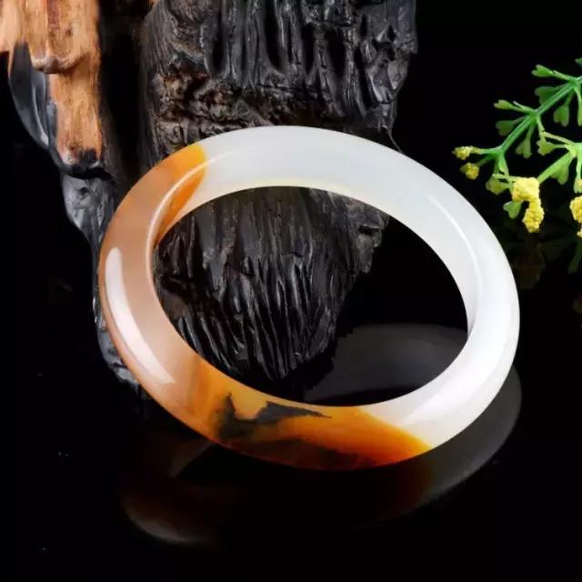 黄龙玉手镯费料,导致黄龙玉手镯价格高?