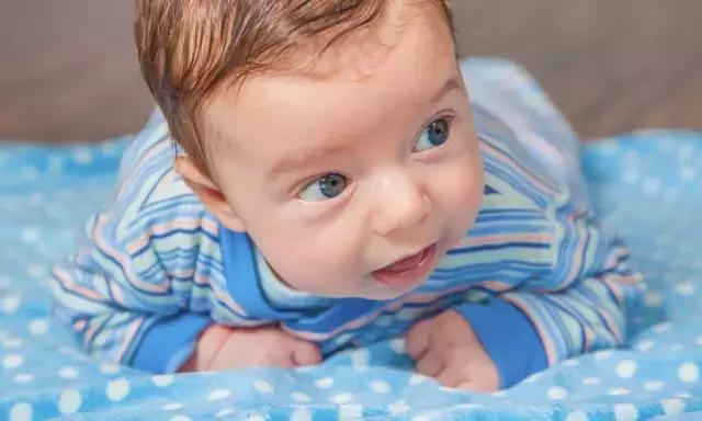 宝宝头部不稳定是什么原因,宝宝头部下垂是什么原因