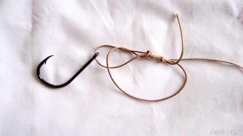 鱼钩的绑法串钩钓鱼技巧,钓鱼通用几号线鱼钩全套绑法