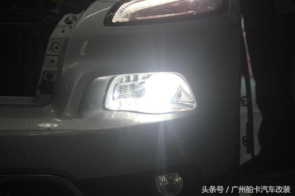吉普自由光大灯改装,jeep自由光改装海拉5透镜
