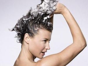 头皮干燥起油怎么处理,头皮干燥起皮屑用什么好