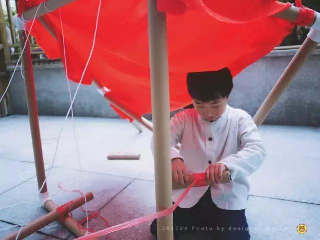 小朋友搭建小屋视频,户外小屋搭建