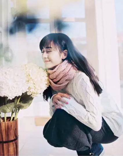 自己一个人拍照怎样摆pose才好看,学会这十个pose怎么拍照都好看