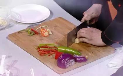 被皮皮虾扎了导致截肢,皮皮虾扎破手指有毒吗