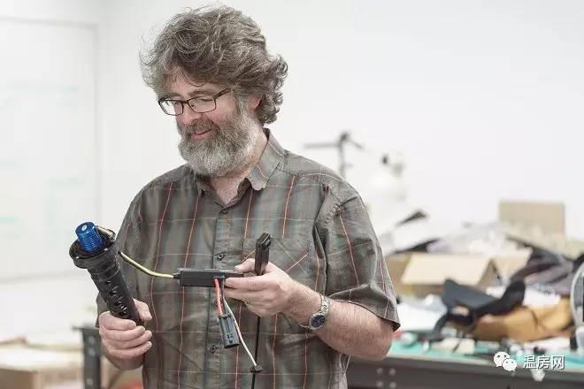 始祖鸟和加拿大鹅羽绒服哪个好,始祖鸟加拿大鹅