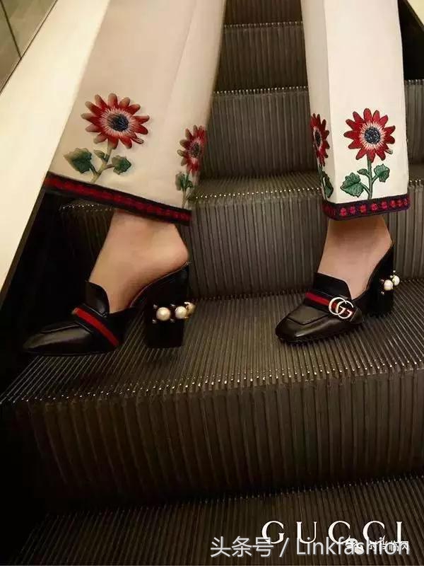 一双鞋,火过大牌包