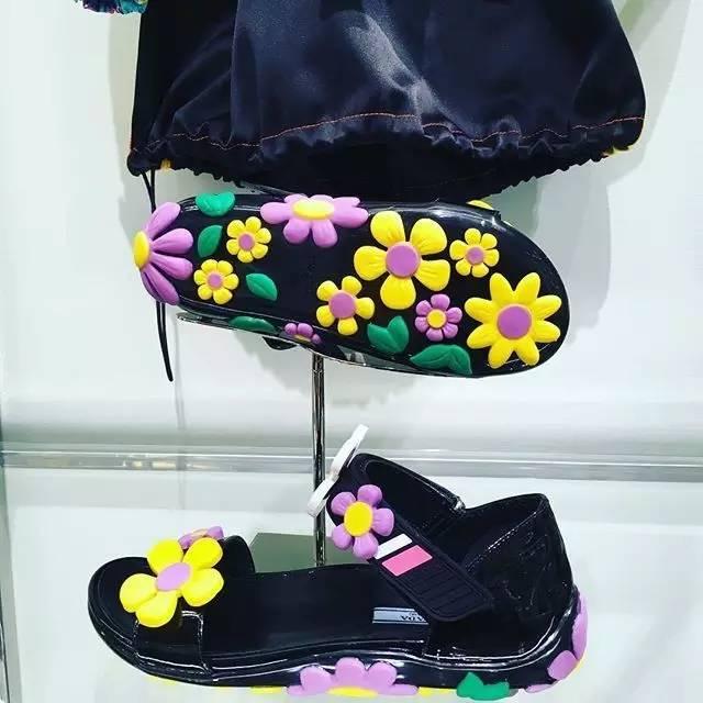 有款很贵却很丑的拖鞋,一双几十块的拖鞋值得买吗