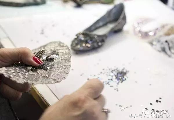 一双鞋,火过大牌包